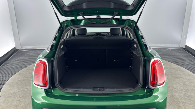 MINI Hatchback 1.5 Cooper Classic 5dr Petrol Hatchback